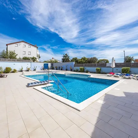 Mery's Sunny Pool - Happy Appartement *