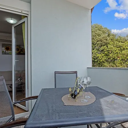 Mery's Sunny Pool - Happy Appartement *
