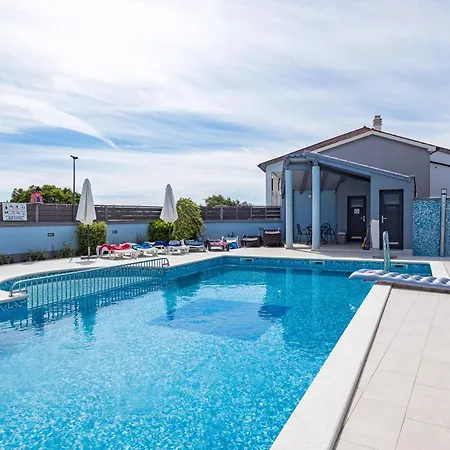 Mery's Sunny Pool - Happy * Vodnjan