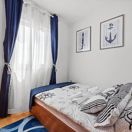 Mery's Sunny Pool - Happy Appartement
