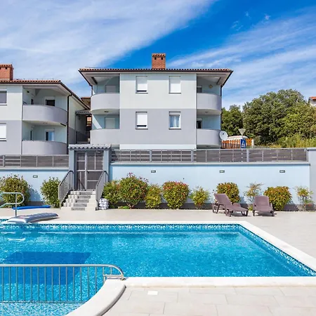 Mery's Sunny Pool - Happy Apartamento *
